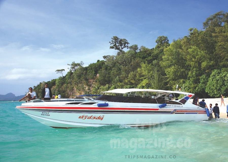 เรือเร็ว speed boat ของ เกาะพีพีทัวร์ ผู้ประกอบการนำเที่ยวของกระบี่ แพกเกจทัวร์หลักๆ จะเป็นทริปท่องทะเลกระบี่และจังหวัดใกล้เคียง