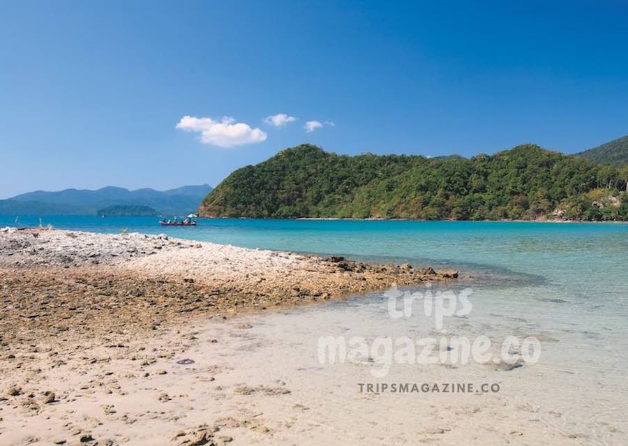 หาดทรายยาว เงียบสงบมาก วิวสวย อยู่ปลายแหลมทิศตะวันออกของเกาะช้าง ตราด