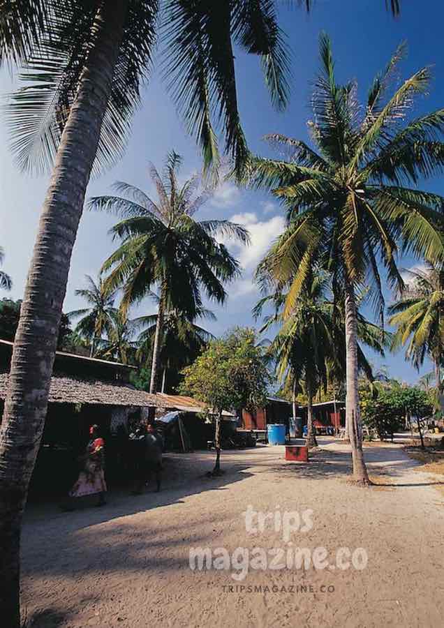 เกาะบุโหลนดอน มีชุมชนชาวเกาะเล็กๆ ทำอาชีพประมงอาศัยอยู่ดั้งเดิม สตูล