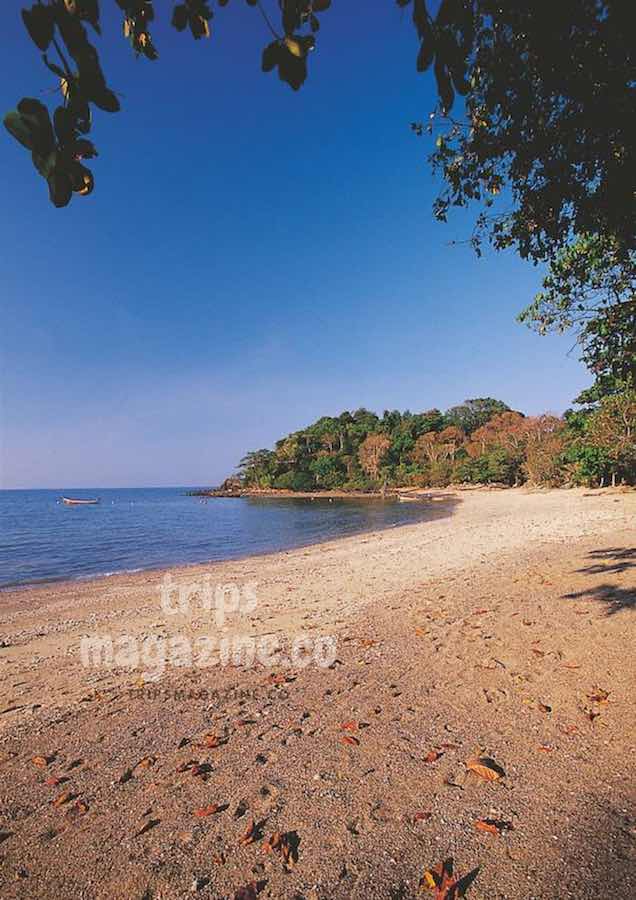 อ่าวพังกา ทิศตะวันตกของเกาะบุโหลนเล สตูล จุดชมพระอาทิตย์ตกสวยๆ ของเกาะ