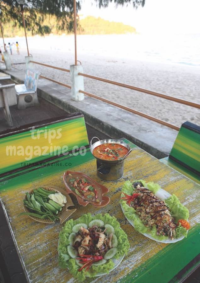 ร้านอาหารอร่อยเมนูพักผ่อน บรรยากาศเรียบง่ายบ้านๆ ริมหาดบ้านกรูด บางสะพาน ประจวบคีรีขันธ์