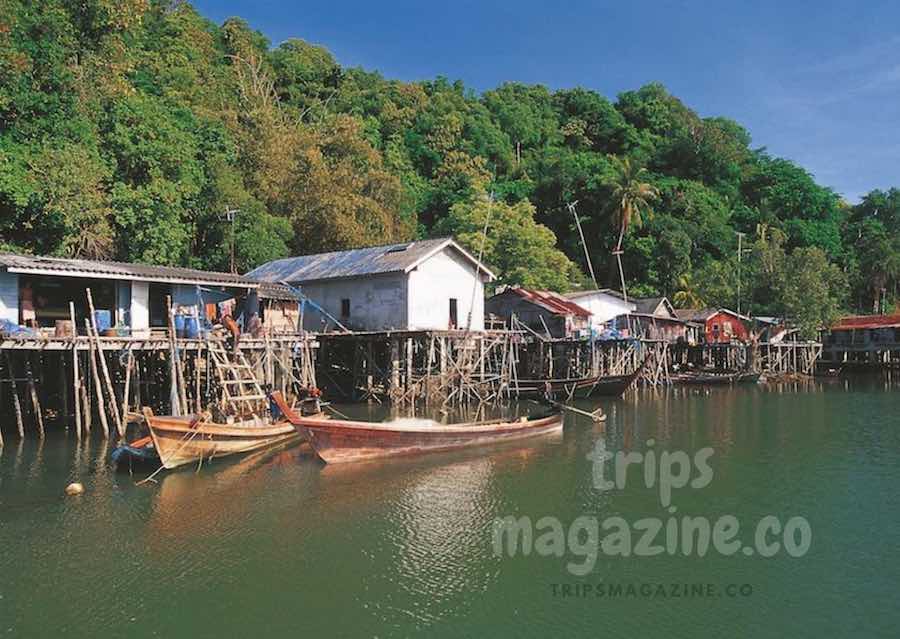 บ้านเรือนบนน้ำของชาวมอแกน เกาะเหลานอก ระนอง