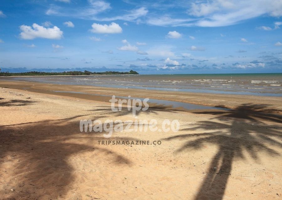 หาดตะวันฉาย อำเภอละแม หาดสุดท้ายของจังหวัดชุมพร ต่อเนื่องกับอำเภอท่าชนะ สุราษฎร์ธานี