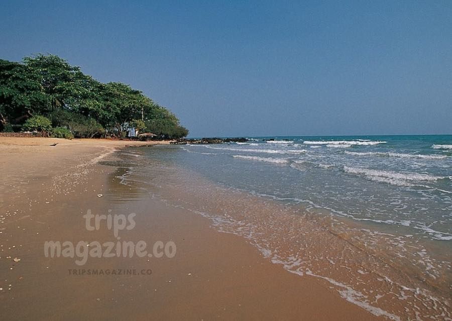 หาดวังแก้ว หาดต่อเนื่องจากหาดสวนสน ไปสิ้นสุดที่แหลมแม่พิมพ์ ระยอง