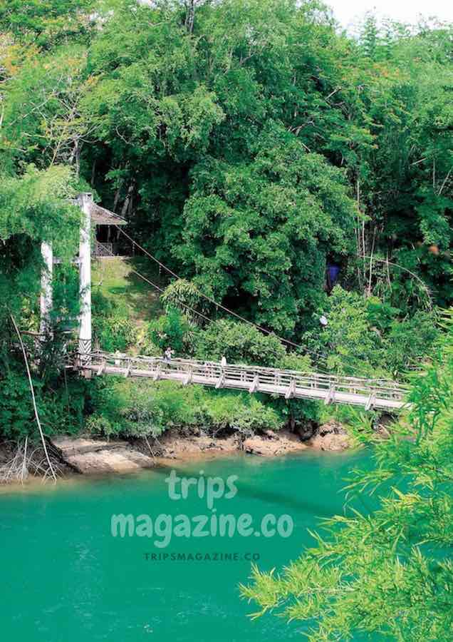 สะพานแขวนข้ามแม่น้ำแควน้อย ที่อุทยานแห่งชาติไทรโยค กาญจนบุรี