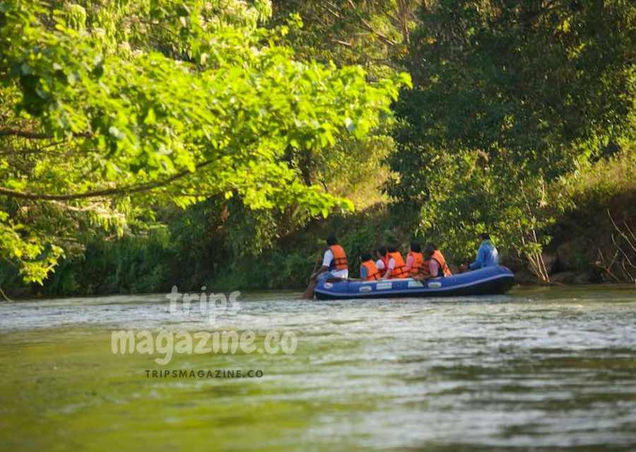 ล่องแก่งเรือยางต้นน้ำเพชร แก่งกระจาน เพชรบุรี ระดับไม่ยาก ใช้เวลาไม่นาน เหมาะกับครอบครัว และกลุ่มเพื่อนฝูง