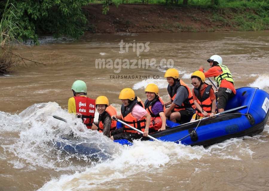 ล่องแก่งสามชั้น ด้วยเรือยาง สนุกแบบไม่โลดโผนมาก ระดับกำลังดี แม่น้ำนครนายก เมืองนครนายก