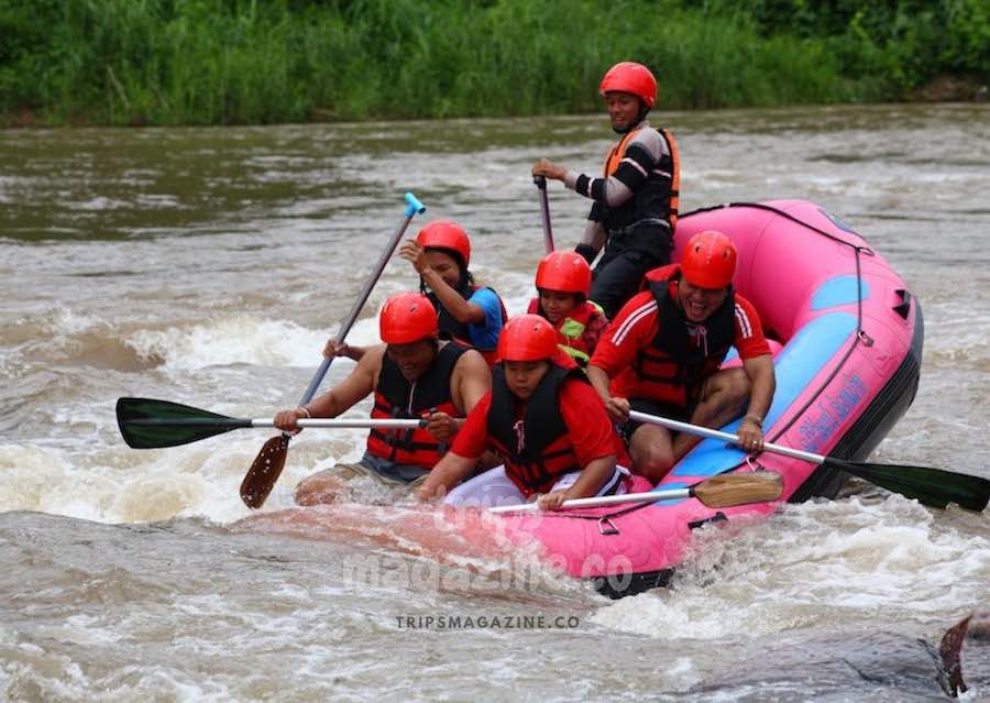 ล่องแก่งสามชั้น ด้วยเรือยาง สนุกแบบไม่โลดโผนมาก ระดับกำลังดี แม่น้ำนครนายก เมืองนครนายก