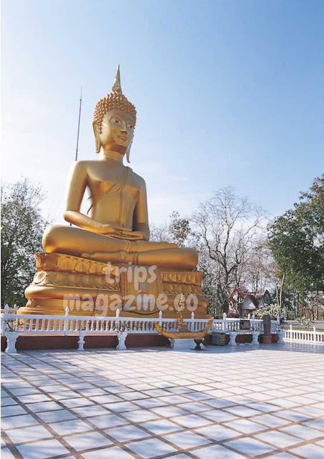 พระสุภัทรบพิตร พระพุทธรูปคู่บ้านคู่เมืองบุรีรัมย์ บนเขากระโดง (ในอดีตคนพื้นที่เรียก พนมกระดอง) ภูเขาไฟโบราณที่ดับแล้ว และเป็นจุดชมวิวเมืองบุรีรัมย์ที่กว้างไกลสวยงามด้วย