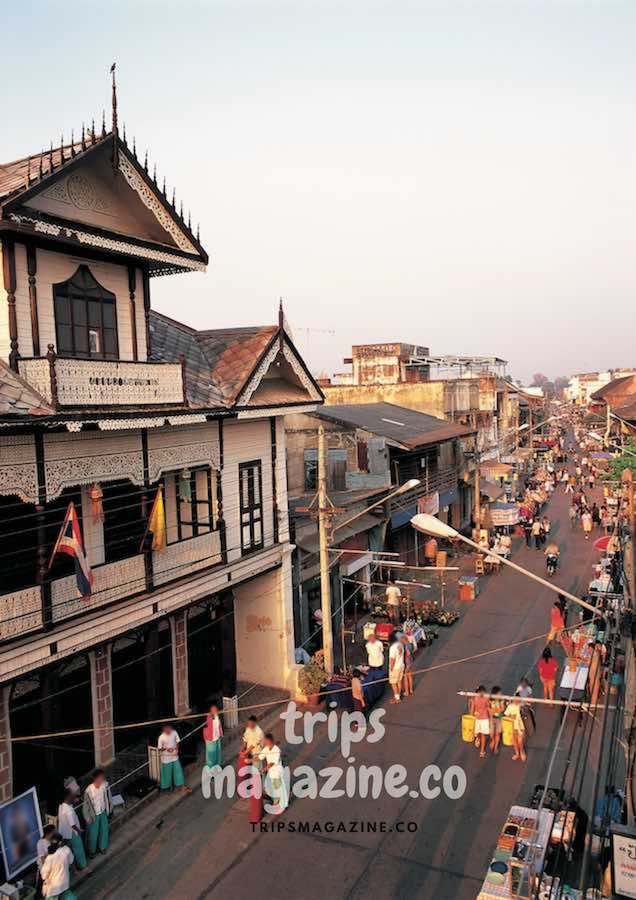 กาดกองต้า เมืองลำปาง ตลาดเก่าแก่ตั้งแต่สมัยยุคอาณานิคมที่ยังคงคึกคักมีชีวิตมาถึงปัจจุบัน คนลำปางยังสืบสาน รักษา ให้ความสำคัญ และจัดกิจกรรมให้ย่านชุมชนนี้มาต่อเนื่อง